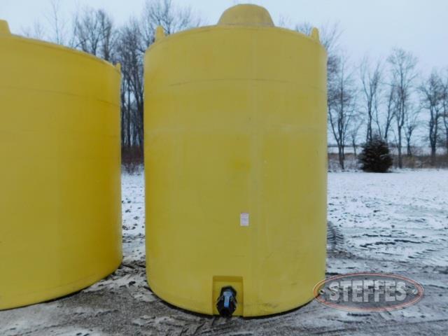 3-000 gal- poly fertilizer tank- 3- valve_1.jpg